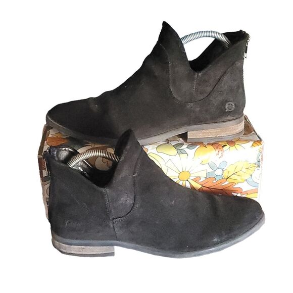 Born Arula Suede Ankle Distressed Side Cutout in Black - Women's 9 - Picture 2 of 11